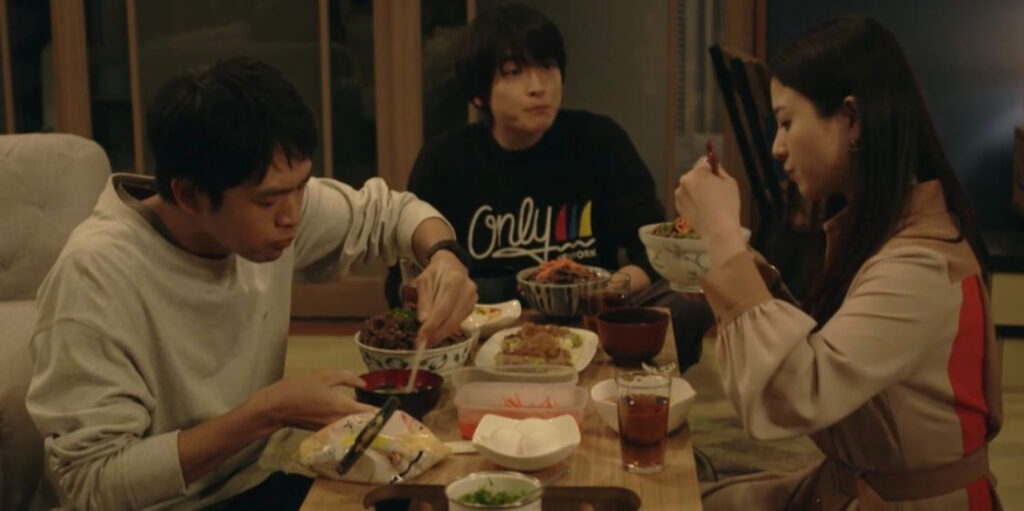 吉高由里子と松下洸平が食事をしている画像